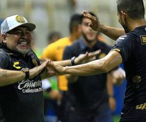 Diego Armando Maradona, entrenador de los Dorados de Sinaloa. Foto: ESPN.