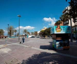 Las zonas bajo limitación de movilidad, donde también se mantienen cerrados los parques y los bares y restaurantes tienen limitación de aforos y horarios. Foto: AFP