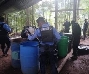 En el lugar los agentes policiales encontraron los diferentes instrumentos utilizados para la elaboración de narcóticos.