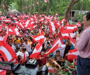 Zelaya fue respaldado por los liberales de Siguatepeque. Continuará con sus giras en la zona norte del país.