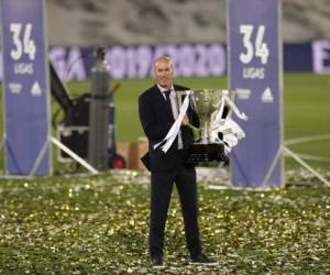 Es el undécimo trofeo conquistado por Zidane con el Madrid desde que asumió como su entrenador por primera ocasión, en 2016. Foto: AP