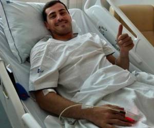 El portero del Oporto, Iker Casillas, en la sala del hospital CUF Porto. (Foto: Instagram)