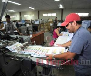 Entre los documentos electorales a imprimir el CNE tiene contemplado papeletas, cuadernillos de votación, actas originales de apertura y de cierre, listados y otros. Foto: El Heraldo