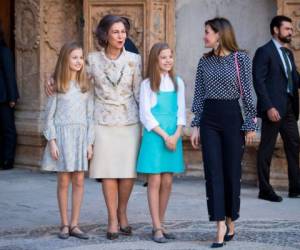 Las reinas de España trataron de aparentar que nada ocurría entre ellas. Foto: AFP