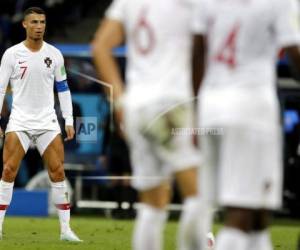 El portugués Cristiano Ronaldo se concentra durante el partido de octavos de final entre Uruguay y Portugal en la Copa Mundial de fútbol 2018 en el Estadio Fisht en Sochi, Rusia, el sábado 30 de junio de 2018. (AP Photo / Themba Hadebe).