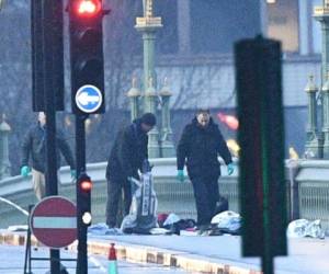 El miércoles, un hombre vestido de negro, atropelló con un automóvil a los peatones. Foto: AFP