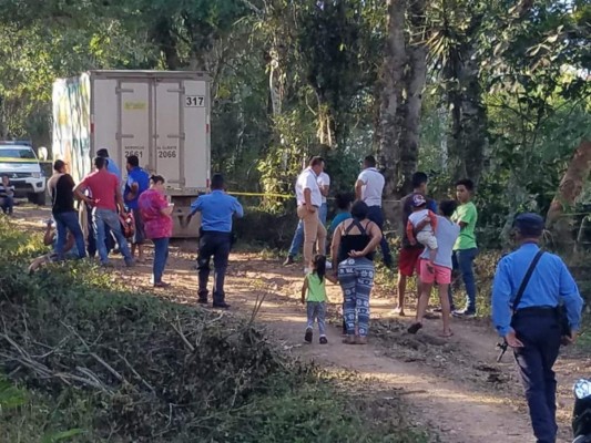 El cuerpo de la víctima quedó en el interior del vehículo que conducía. Los malhechores le robaron el dinero tras asesinarlo.