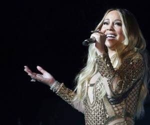 Mariah Carey en un concierto para celebrar la Expo Dubai 2020 a un año de su realización en Dubai, Emirato Árabes Unidos. Foto: AP.