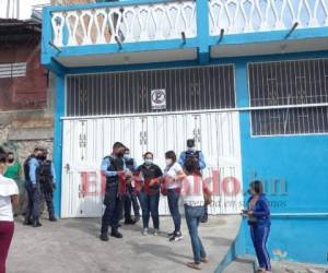 En el lugar de los hechos se hicieron presentes agentes de la Policía Nacional y el personal de Medicina Forense. Foto: Estalin Irías | EL HERALDO