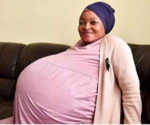 La mujer asegura que está feliz junto a sus bebés, quienes permanecen en encubadoras tras haber nacido prematuramente. Foto: @chikistrakiz