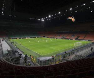 Una vista del estadio de San Siro sin aficionados, en Milán, Italia, durante el partido de la Liga Europa entre el Inter de Milán y Ludogorets, el reciente jueves. Foto: AP.
