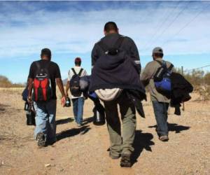 En las recientes semanas de los miles de hondureños que integraban la caravana, una gran cantidad han optado por retornar, mientras que otros buscan empleo para así quedarse en México. (Doto: AFP)