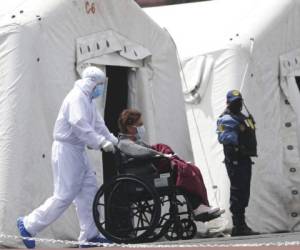 Miles de personas siguen dando positivo por coronavirus en Estados Unidos. Foto: AP