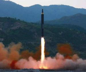 Las tensiones están en alto luego que Washington advirtió que el régimen de Kim Jong-Un será 'totalmente destruido'. Foto: AP