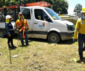 Estructuras dañadas en un sector de Azacualpa, que EEH cambiara mañana.