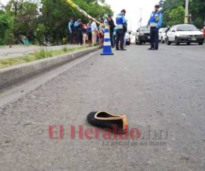 Dos personas fallecieron la mañana de este miércoles luego de ser embestidos por un vehículo en el anillo periférico, a la altura del sector #6 de la colonia Villa Nueva de Tegucigalpa, capital de Honduras. Foto: Estalin Irías/EL HERALDO.