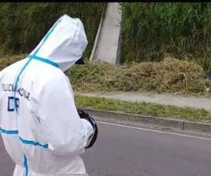 Momento en el que se hacía el reconocimiento del cadáver en la zona de Los Laureles.