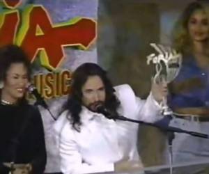 El encuentro entre Selena y Marco Antonio Solís ocurrió en los premios Furia en 1994.