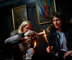 El domingo por la noche, en la basílica de San Pedro, Francisco celebrará la misa del gallo. El lunes, en la plaza San Pedro, pronunciará su quinto mensaje de Navidad 'Urbi et Orbi' (A la ciudad y el mundo). Foto: AFP