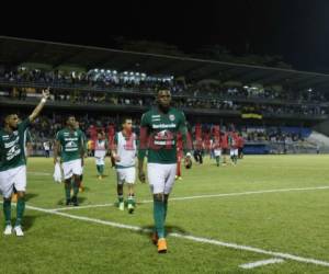 Los jugadores del Marathón salieron muy molestos de la cancha.