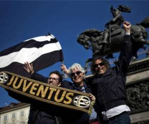 Los aficionados de la Juve salieron este mañana a celebrar el título tras la derrota del Napoli.