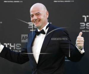 El presidente de la FIFA, Gianni Infantino, al momento de legar a la ceremonia de The Best FIFA Awards. (Foto: AP)