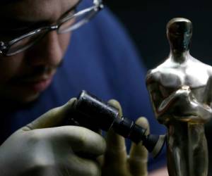 La restauración del Oscar fue sutil; sus estilizados rasgos faciales son más definidos, se le ven más las orejas y parte del pelo, y su espada se apoya con mayor alivio entre sus piernas. Foto: AP