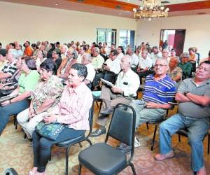 Al conversatorio acudieron jubilados de diferentes institutos.