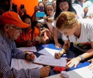 El mandatario precisó que el oficialista Partido Socialista Unido, en cabeza del alcalde de Caracas, Jorge Rodríguez, procederá desde el próximo lunes. Foto: AFP