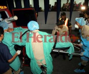 Los bomberos fueron sometidos a cirugías tras resultar quemados por el fuego en el incendio forestal. Foto: Jimmy Argueta/ EL HERALDO