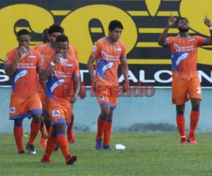 Los Lobos de la UPN reciben esta tarde al Honduras Progreso en el estadio Nacional de Tegucigalpa. (Foto: Juan Salgado / EL HERALDO)