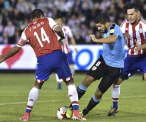 Uruguay quedó a las puertas del Mundial de Rusia-2018 al vencer de visita a Paraguay por 2-1 en Asunción (Foto: Agencia AFP)