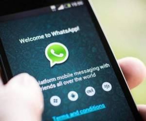 WhatsApp ya registra más de 2,000 millones de minutos entre video llamadas individuales y llamadas de voz. (Foto: AFP)