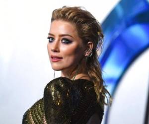 Amber Heard llega al estreno de 'Aquaman' el 12 de diciembre de 2018 en Los Angeles. Heard anunció que se convirtió en madre soltera de la bebé Oonagh Paige Heard nacida el 8 de abril de 2021. Foto: AP