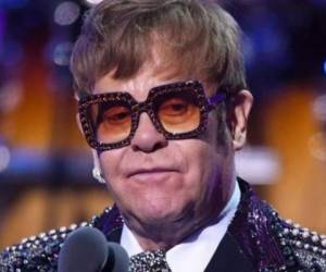 Elton John ha tenido que subirse al escenario en momentos complicados. Foto AFP