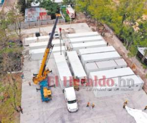 Elmed Medical System Inc. contrató a la empresa Ecomac para que realizara la instalación de los siete hospitales móviles, ya que era parte del contrato entregar terminados los módulos. Foto: EL HERALDO