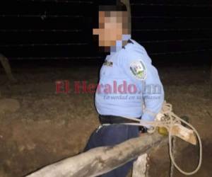 Los agentes fueron despojados de sus armas y amarrados para evitar que circularan. Foto: EL HERALDO.