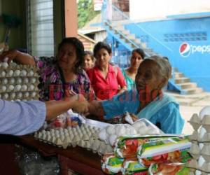 Los hondureños en promedio, deben invertir unos 8,900 lempiras mensuales para pagar la canasta básica de alimentos.