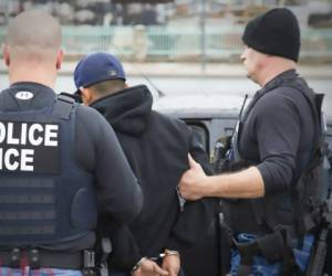 La ley busca que los inmigrantes paguen su estadía en los centros de detención mientras ICE va por ellos. Foto: Agencia AFP