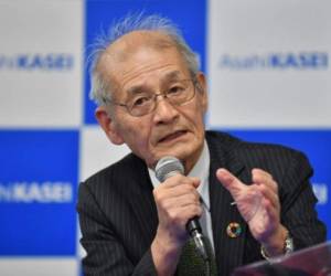 Kazuhiro Nogi, uno de los científicos premiados por su aporte en la creación de las baterías de litio. Foto: AFP