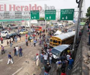 En los accidentes suscitados en el 'retorno de El Carrizal' se han visto involucrados varios vehículos a la vez. (Foto: El Heraldo)