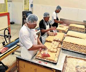 Los trabajadores argumentan que debe haber ajuste por el encarecimiento de los bienes y servicios que demanda la clase obrera. El sector privado llama a proteger los empleos y las empresas ante la crisis.