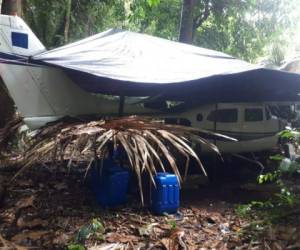 La aeronave con matrícula N210 fue encontrada en el municipio de San Luis del departamento de Petén, fronterizo con México y Belice. Foto Cortesía Ministerio Público Guatemala