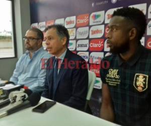 Johnny Palacios durante la conferencia de prensa con autoridades de la Fenafuth. (Foto: Juan Salgado / EL HERALDO)