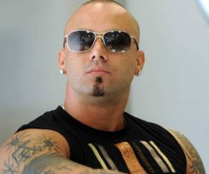 El cantante de música urbana Wisin no dio muchas declaraciones al respecto.