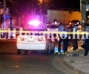 Al menos ocho casquillos de bala fueron encontrados en la escena del hecho.