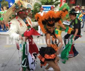 Ambiente de fiesta se vive en el Olímpico de San Pedro Sula.