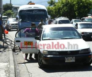 Al día se sancionan hasta cinco unidades que irrespetan esta normativa que busca evitar los contagios en el transporte.Foto: Emilio Flores/ EL HERALDO.