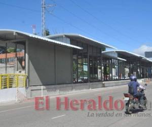 En cercanías de la tercera entrada de la colonia Kennedy se construye una estación del Trans-450. Foto: Marvin Salgado/El Heraldo