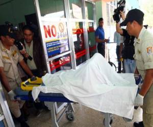 Esta mañana fueron trasladados a Estados Unidos dos hermanitos que serán operados. (Foto: Johny Magallanes)